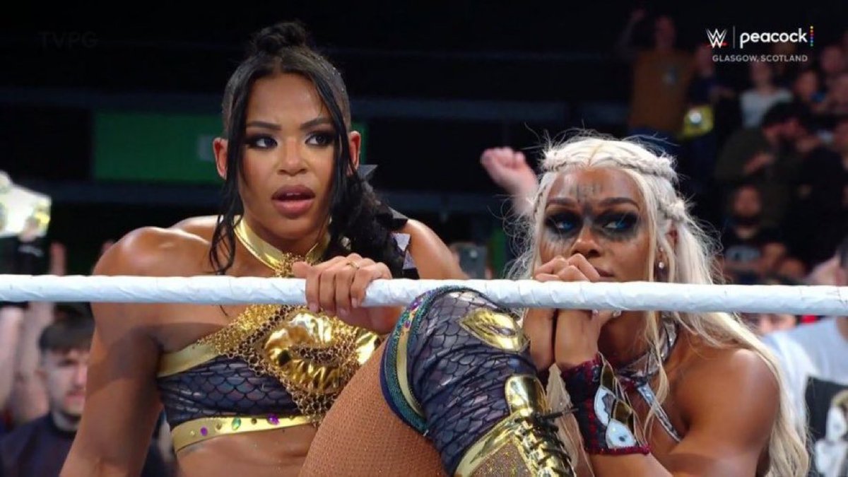 makk4risvoid's tweet photo. honestly speaking, itβs whatever if they wanna continue to treat bianca like this fine but, they better actually defend those titles against worthy ppl like they did. those belts better not become accessory to the catering room. https://t.co/12hvk5RvIS