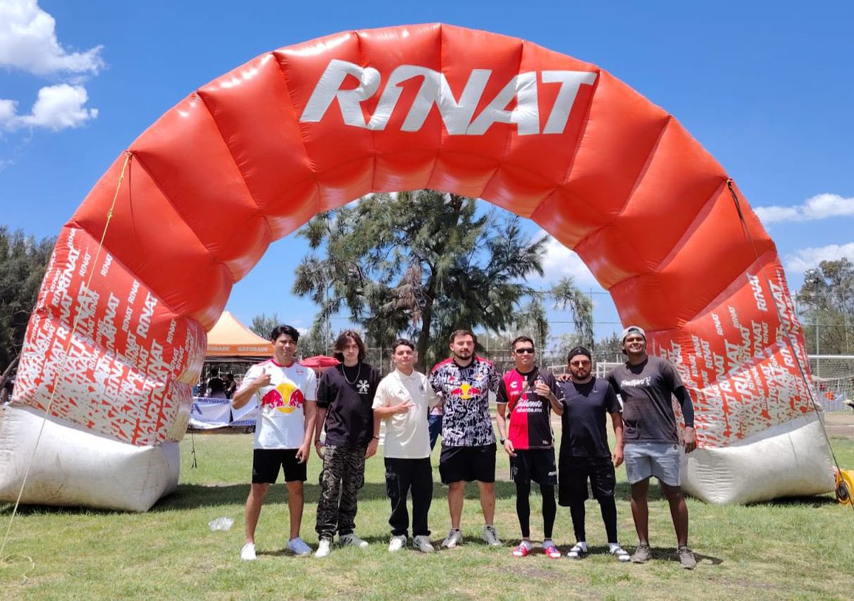 IMJULeon's tweet photo. ¡Estuvimos en el día uno de Kepper Kombat en @ComudeLeon , con freestyles del balón y freestyle rap! 🎤⚽ Gracias, @RinatOficial, por la invitación y por promover el deporte entre las y los jóvenes 🙌🌟
#IMJULeón #KeeperKombat #SomosGrandes #SomosFuertes #SomosLeón 🦁 https://t.co/jzmVy93rHb