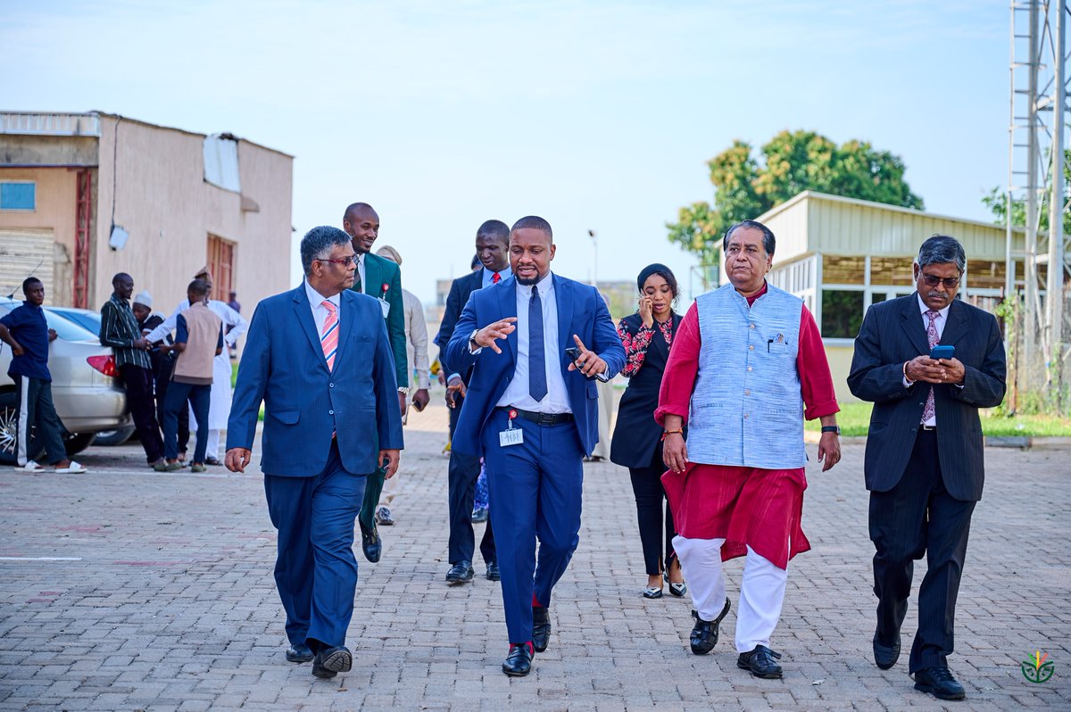 dibchoudhury's tweet photo. Honoured to host His Excellency Shri Bala Subramanian, Indian High Commissioner to Nigeria, as he met with Mr. Chales Odii, DG of #SMEDAN. Discussions on strengthening #IndiaNigeria relations and supporting #MSMEs were fruitful. Excited for future collaborations! #Diplomacy https://t.co/MOINmIROq8
