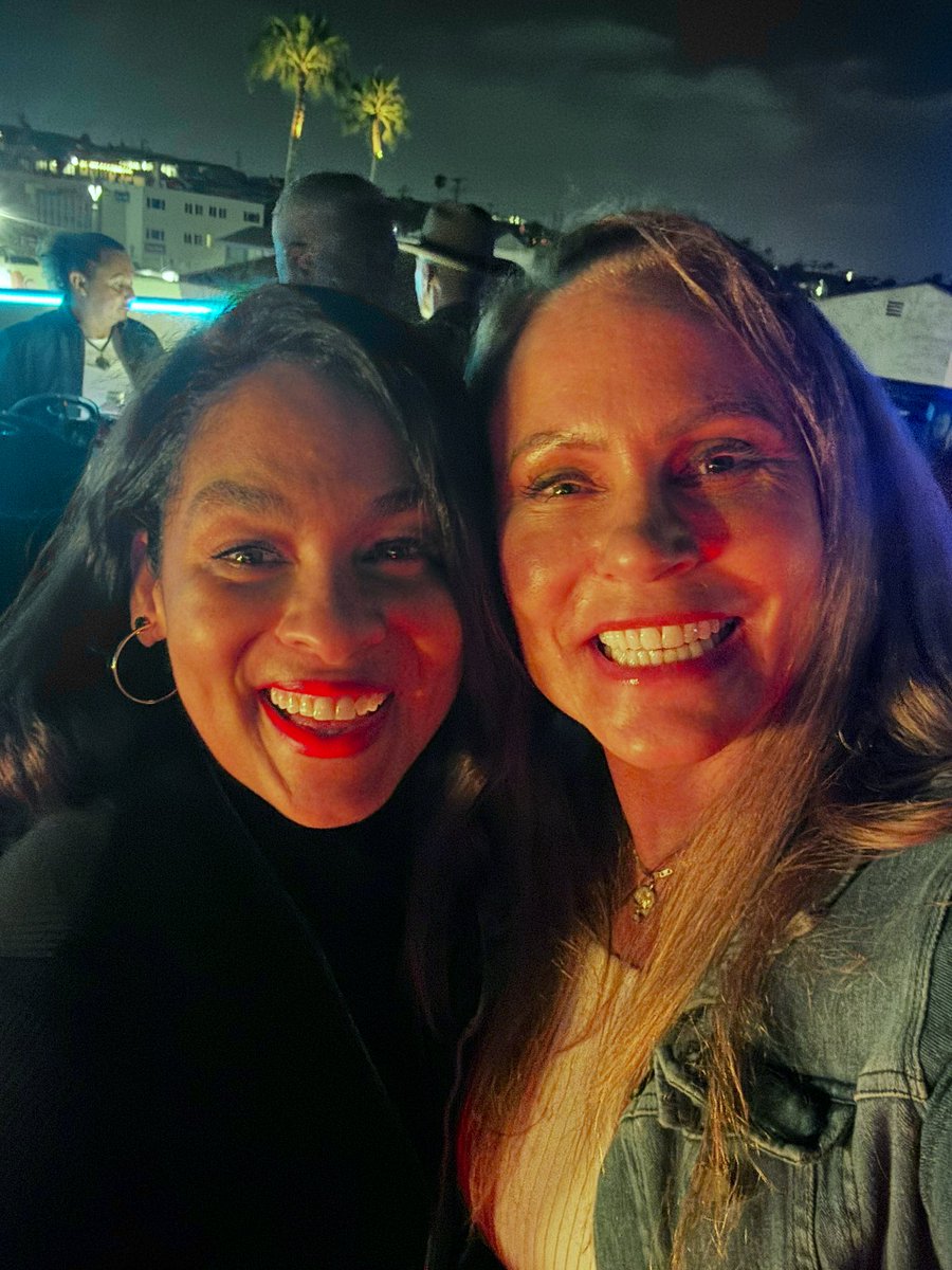 mkgoblue's tweet photo. I got to hang out with the beautiful @AdaiLamar last night. Love, love, love her! #MyForeverSister #RooftopBar #FunParty 🥳 https://t.co/JLncjtTyuy