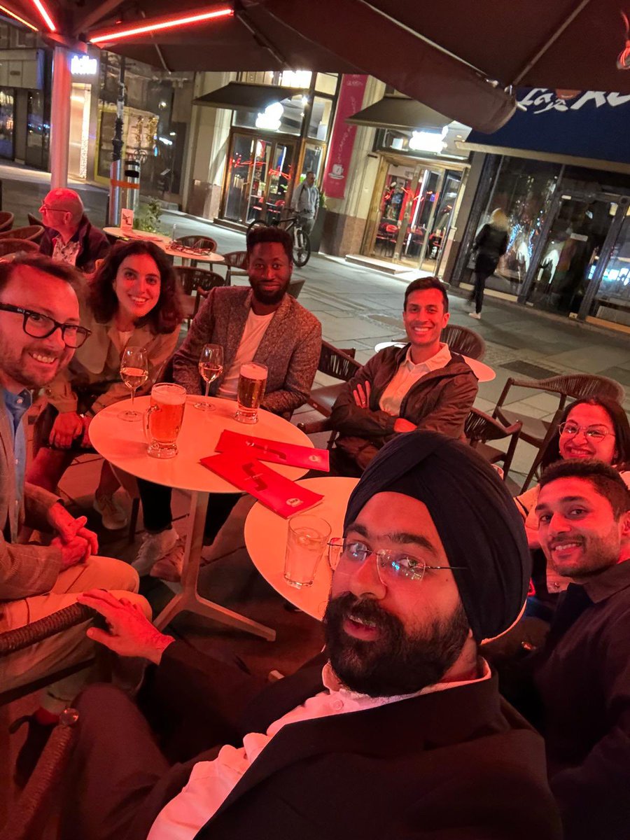 gagan43's tweet photo. #Eular2024 wrapped up-incredible learning experience and top notch networking opportunities. 
Thank you to an amazing #kingsrheum team especially @chriswincup @Artimahto_rheum. 
Wonderful to have met @docrota and Dr Khanna.
Thank you @EMEUNET for the quiz and mentor mentee meet https://t.co/pEZuKSIMY0