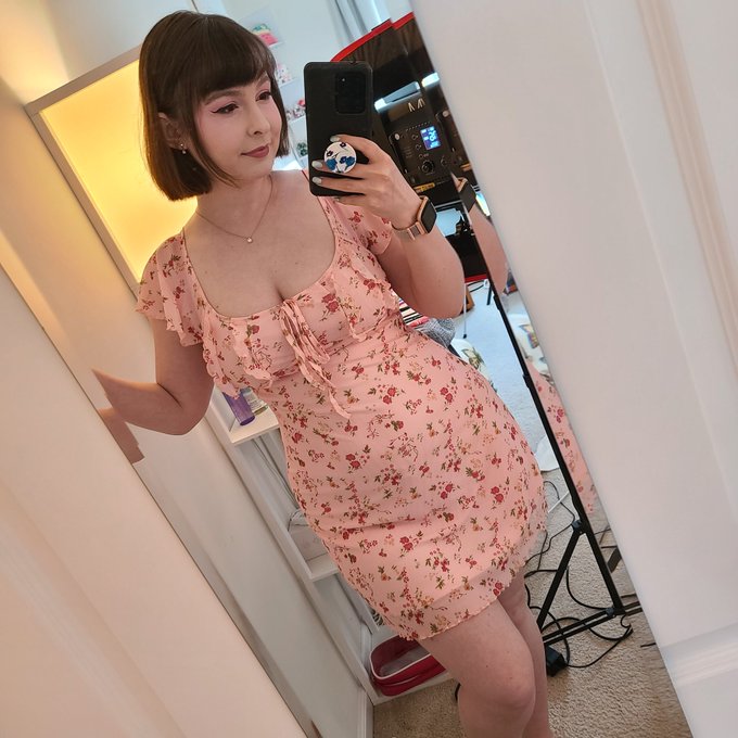 Thank you all so much for hanging out with me today 💕 https://t.co/UJxwHRfJ9a