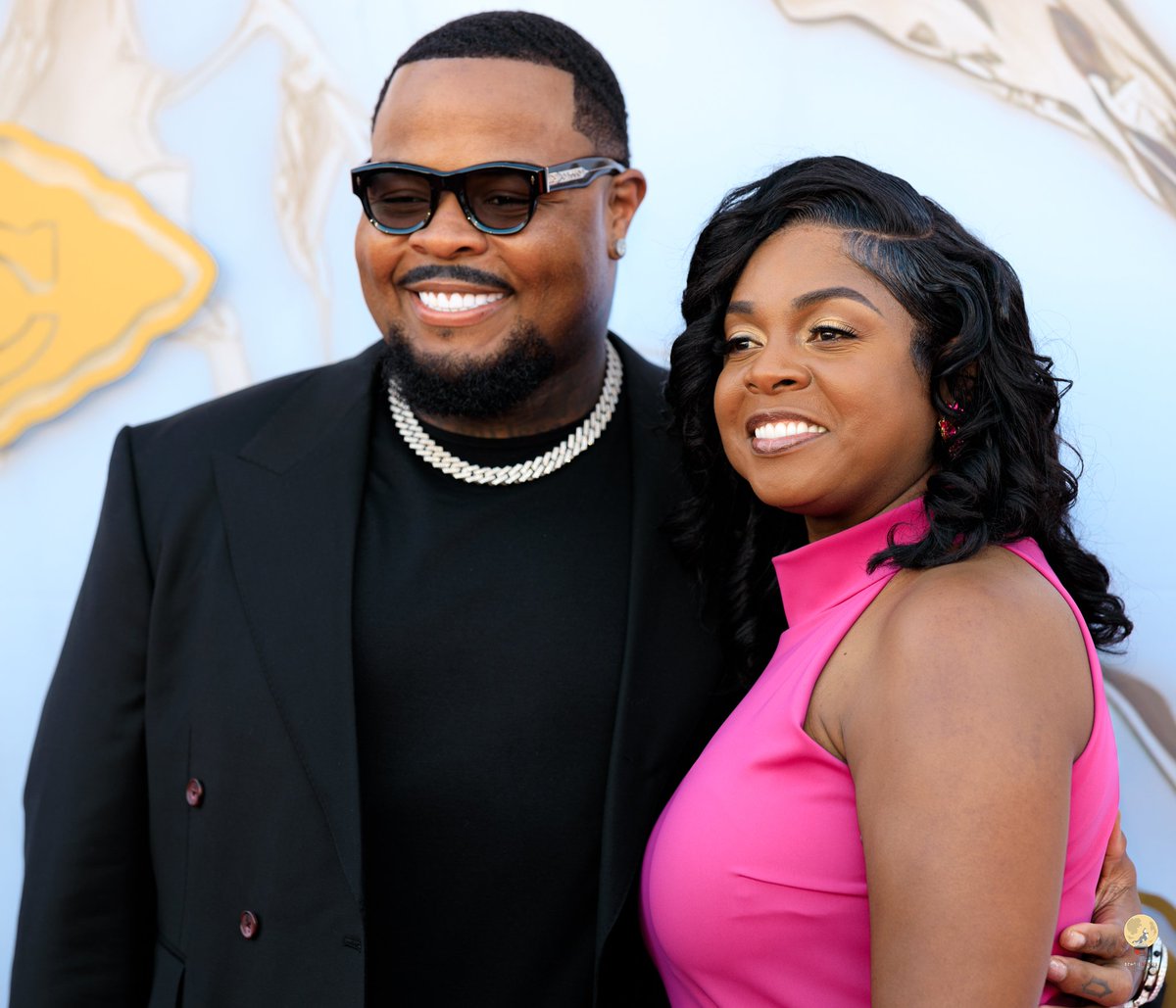 BowTieSports_18's tweet photo. Kansas City Chiefs Jawann Taylor  walked the red carpet with his Mother by his side before the Super Bowl LVIII championship ring presentation even.
CONGRATULATIONS 👑@jawaan_taylor74

#Chiefskingdom

📸 @BowTieSports_18

   @TalkPrimeTime @ChiefsBlitz https://t.co/9nBtqkTvas