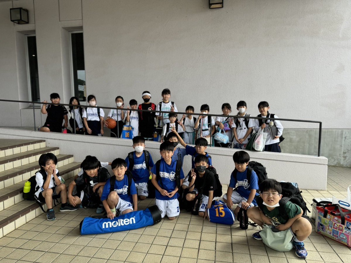KminiBASKETBALL's tweet photo. 【練習試合】

昨日はBチームが練習試合でした！
下級生中心にヘトヘトになりながらも頑張っていました✨
素晴らしい経験です👏
Aチームは練習🔥
体育館は暑く、汗だくで練習でした💦

今日は男女で二次予選!!
頑張ろう💪

#気仙沼ミニバスケットボール少年団 #気仙沼 #バスケットボール https://t.co/2d0OjTX09g