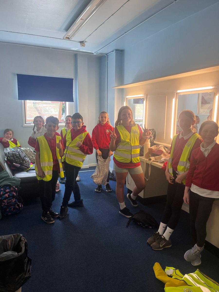 Penclawdd's tweet photo. 🎭 Our junior choir of talented performers have arrived at the stage door 🚪 and are all ready for their fantastic ABBA medley 🎤💃🏽🕺🏻@SwanseaGrand with the incredible @KevJohnscymru #PencEXP #Pencchoir #PencACL 🎭 https://t.co/fYM80VdtKC