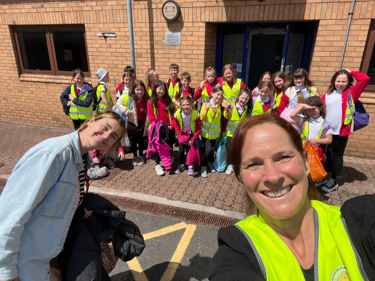 Penclawdd's tweet photo. 🎭 Our junior choir of talented performers have arrived at the stage door 🚪 and are all ready for their fantastic ABBA medley 🎤💃🏽🕺🏻@SwanseaGrand with the incredible @KevJohnscymru #PencEXP #Pencchoir #PencACL 🎭 https://t.co/fYM80VdtKC