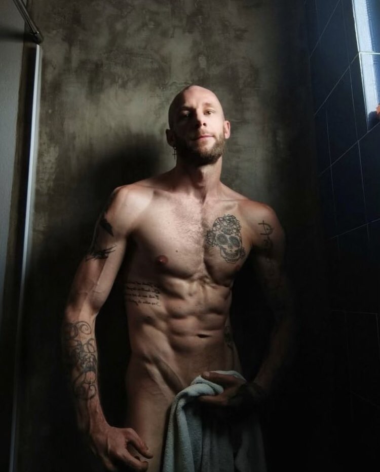 barebuddy_com's tweet photo. Okay @GuillaumeWayne1 consider the soap dropped 🥵 https://t.co/myrQQ8Kui2