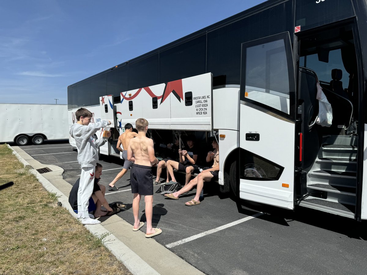 allysonschwab's tweet photo. Talk about customer service…

Called at 9am letting @WindstarLines know our bus was having issues. 

It’s now 4:18pm and no one has showed up to fix it, they haven’t sent another bus, or attempted any other option. 

It’s a brisk 88 outside after these kids have wrestled for 4 days in a warm building.