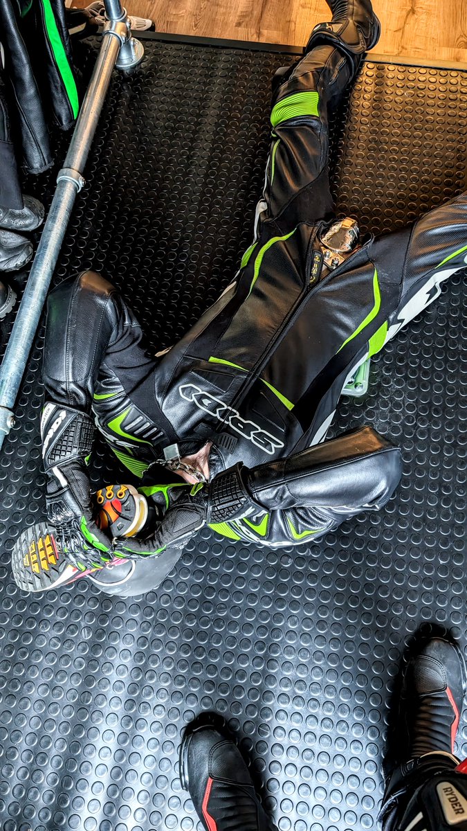 🔒 Day 14/?

#teamlocked <a href="/Behindbarzbelts/">Behind Barz</a> <a href="/GayChastityRTs/">Gay Chastity Retweets - 69K</a>