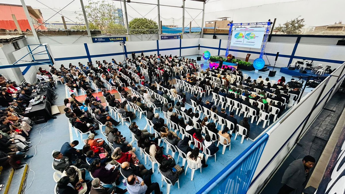 Pr_JaimePerez's tweet photo. Convención de Escuelas Sabáticas de la Misión Peruana Central Sur.
Escuela Sabática Viva: 
-Estudio de la Biblia y oración
-Compañerismo
-Misión 
Invitados:
Pr. Bill Quispe, Dir. Escuela Sabatica DSA
Pr. Cordero, Dir. Escuela Sabática UPS
@PrCharlesBritis 
@presidenciadsa https://t.co/U1vNeYBL50