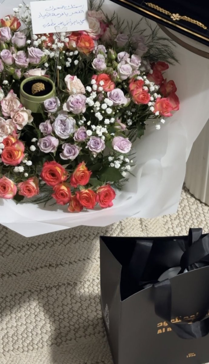 ftoomi1413's tweet photo. الورد أحن هدييييية بالكوكب..🌷✨ https://t.co/RghyDEyFAo