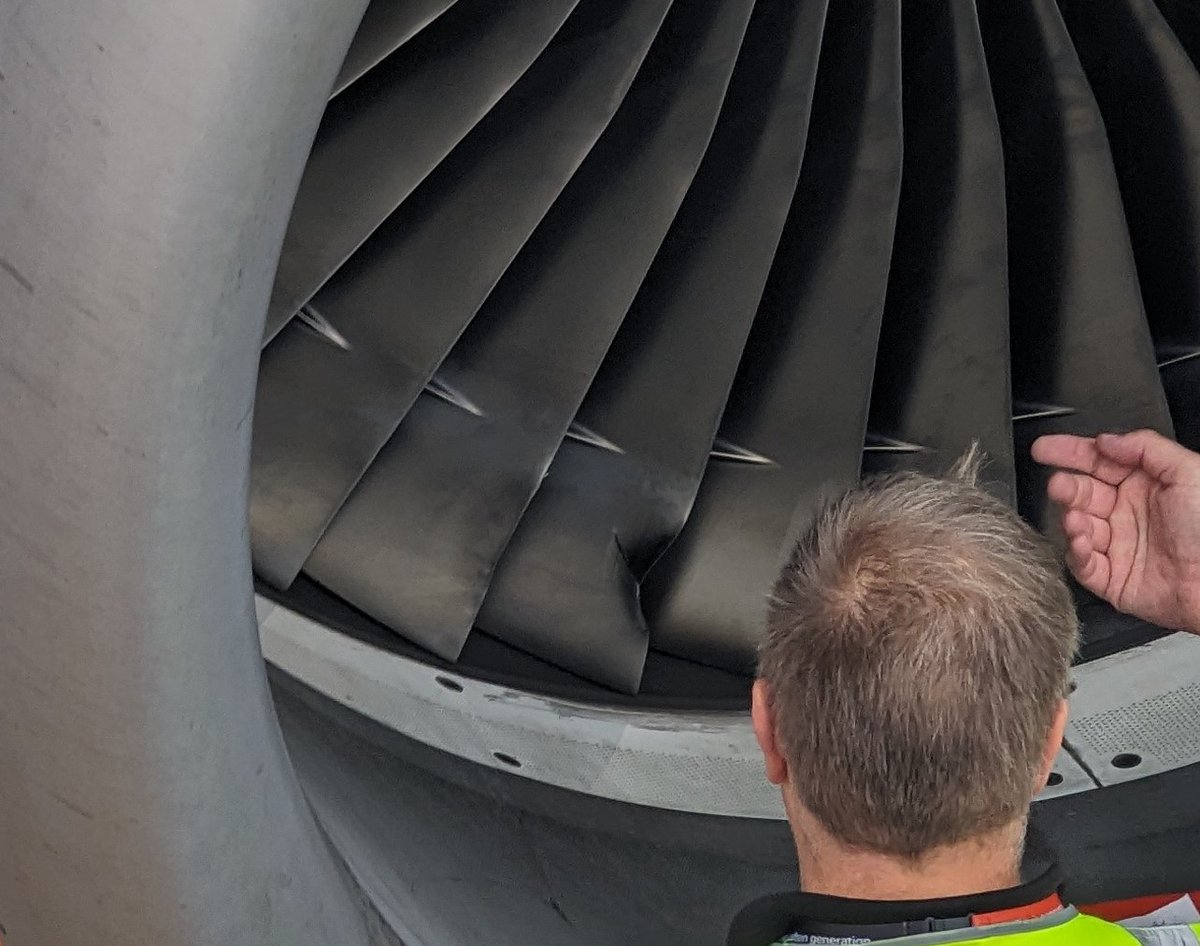 SimonLocke's tweet photo. @airbusnerd @deniz190713 @easyJet https://t.co/ShDXH0xQXZ