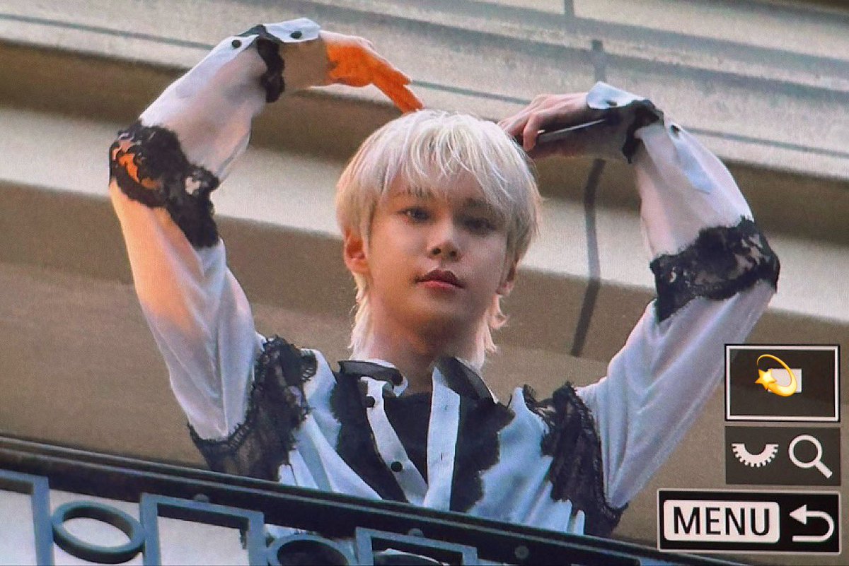 he is so cute!!

#DGSS25xDOYOUNG
#DGxDOYOUNG 
#DGSS25 
<a href="/dolcegabbana/">Dolce&Gabbana</a>