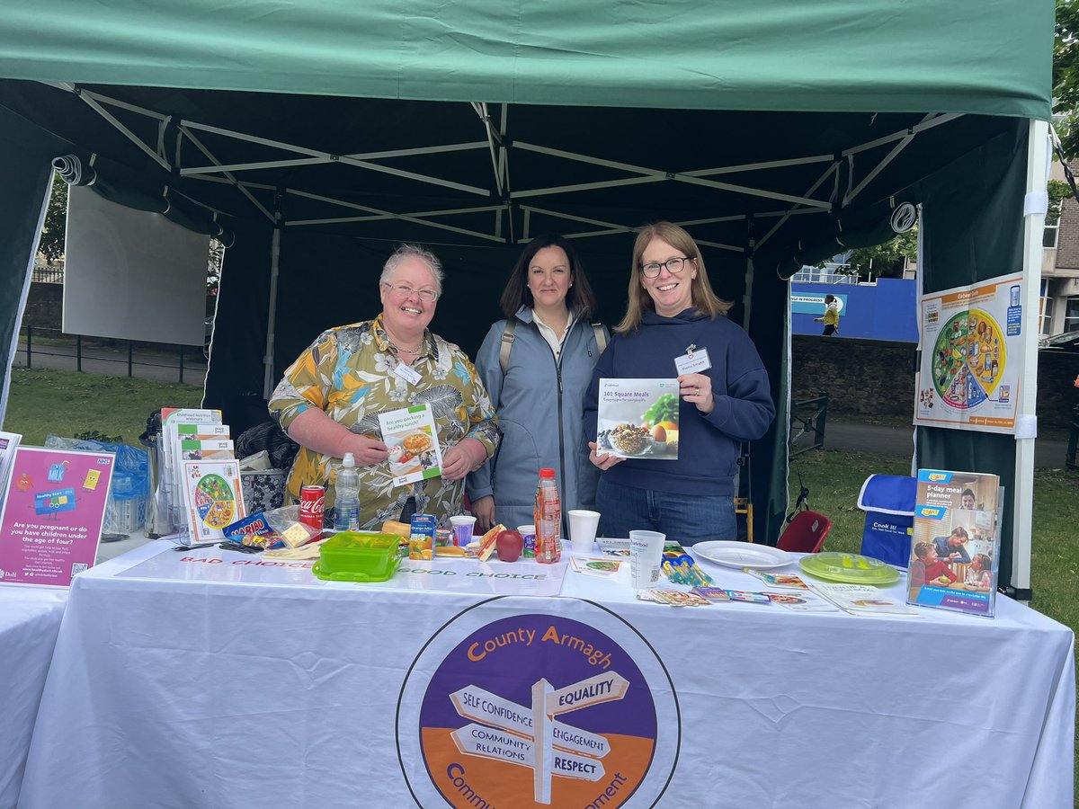 EAbbottRD's tweet photo. Great morning at #feelgoodarmagh Delighted to support Fiona & Lottie from @CoArmaghCommDev doing a fantastic job promoting healthier lunchboxes for families as part of @safefood_net CFI #PHDG @publichealthni @SouthernHSCT https://t.co/YlhFgc9IBo