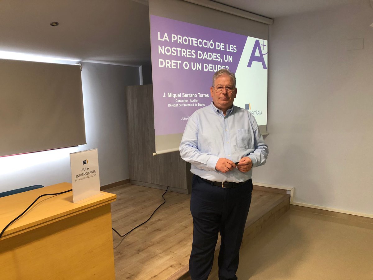 AuladelPalau's tweet photo. Aquest dijous passat  J.Miquel Serrano Torres ha deixat la cadira d'alumne de l'Aula per passar a la palestra i exposar-los de manera clara i entenedora el tema que tant domina, com és la Protecció de Dades i tot el que avui comporta https://t.co/iMiyGyQDXq