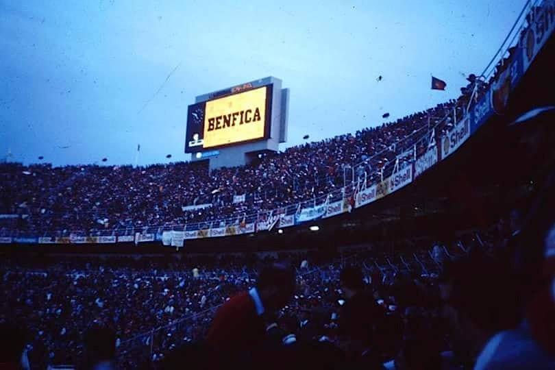 ViolinistadaLuz's tweet photo. O Sport Lisboa e Benfica vai voltar a ser igual ao de 1904. Todos eles vão cair. Não falta muito. https://t.co/NNyfgr0t3R