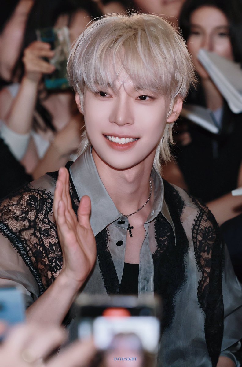 So proud of you, Doyoung!

#DGSS25xDOYOUNG
#DGxDOYOUNG 
#DGSS25 
<a href="/dolcegabbana/">Dolce&Gabbana</a>