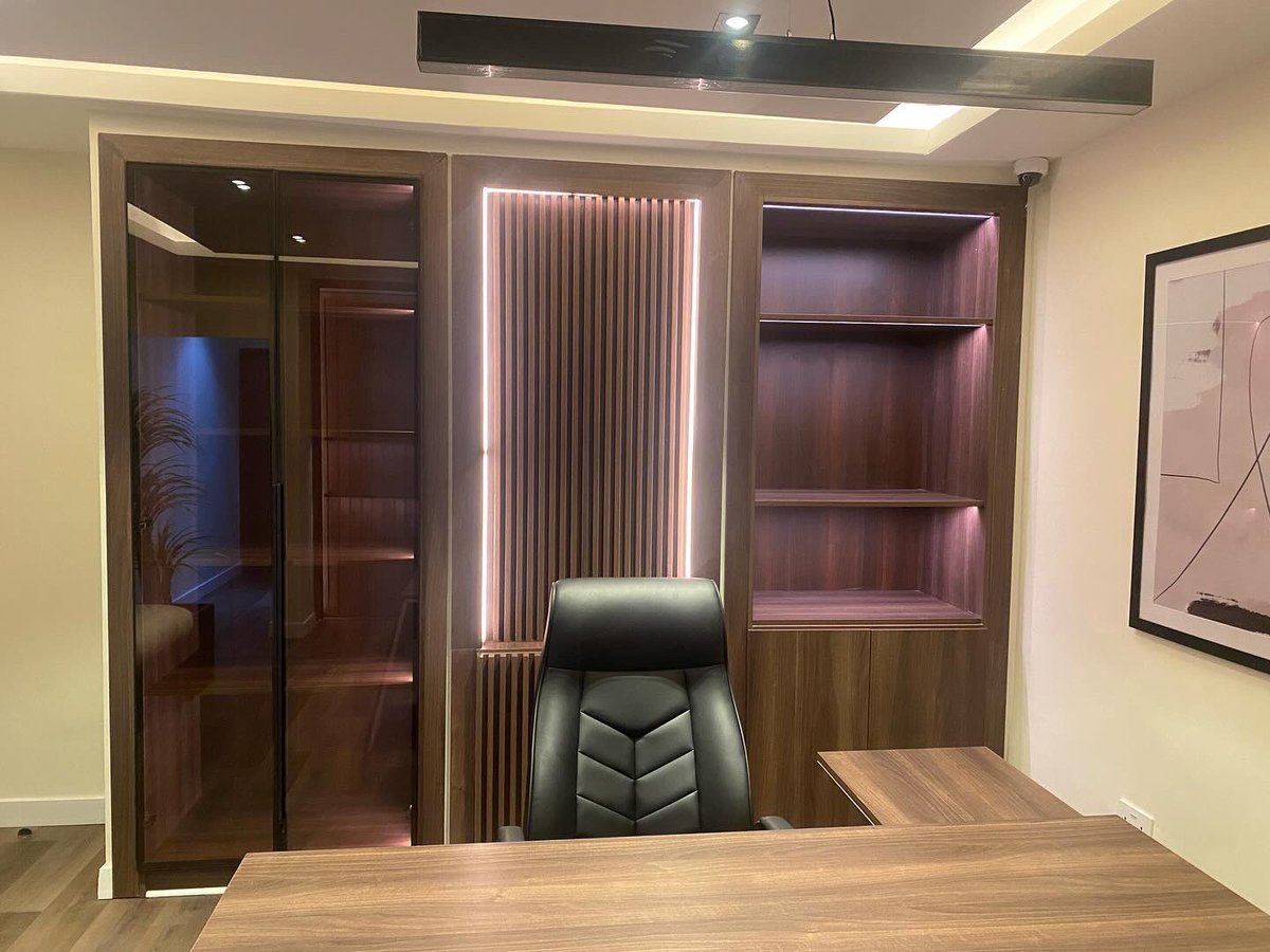 yp_exclusive's tweet photo. Executive Office that speaks Elegance and Simplicity✨ 

#interiordesign #interiordecor #Furniture https://t.co/dEZ4jlsu9x