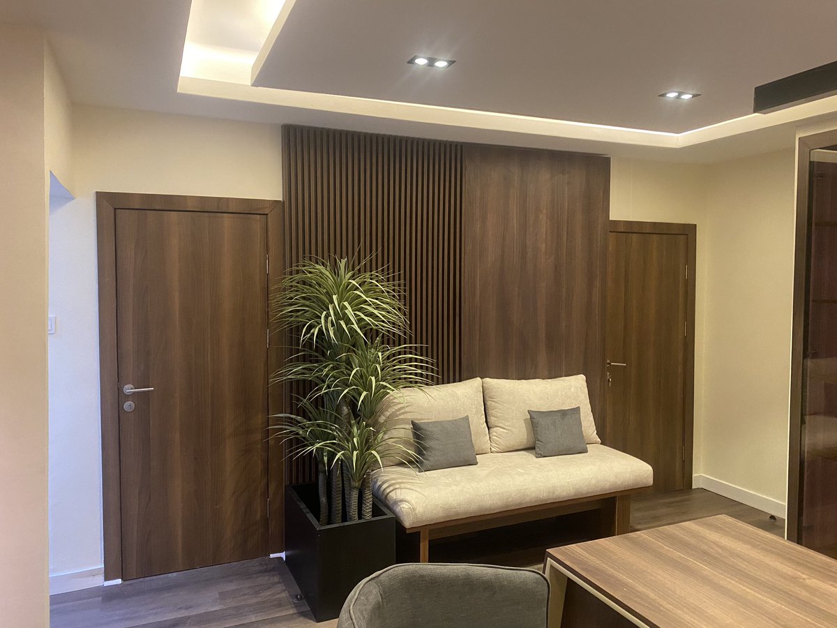yp_exclusive's tweet photo. Executive Office that speaks Elegance and Simplicity✨ 

#interiordesign #interiordecor #Furniture https://t.co/dEZ4jlsu9x
