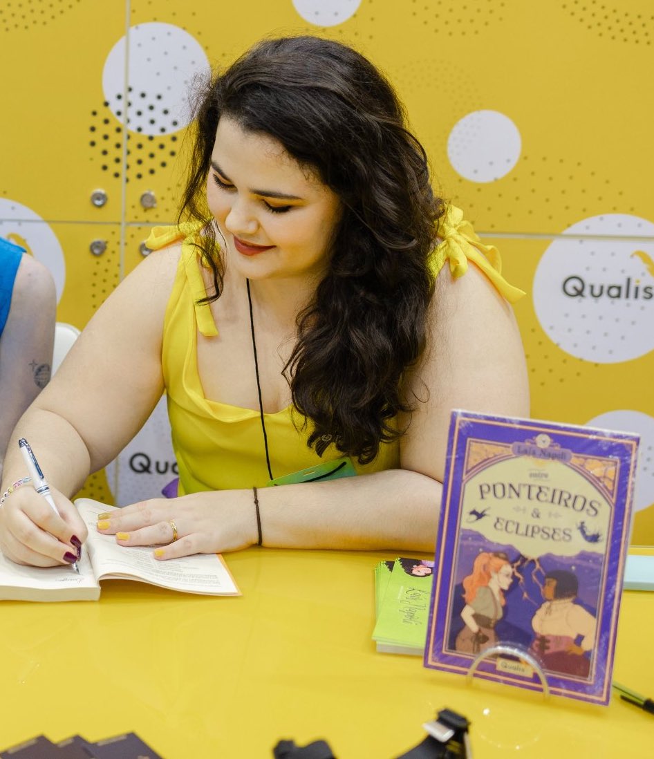 lendosaficos's tweet image. ✨ SORTEIO ✨

1 exemplar autografado de “Entre ponteiros e eclipses”, de @laisnapoli 

- Dê RT
- Siga o LS e a autora
- Comente ANIVERSÁRIO LS

🚨 Resultado: terça (dia 18) às 16h