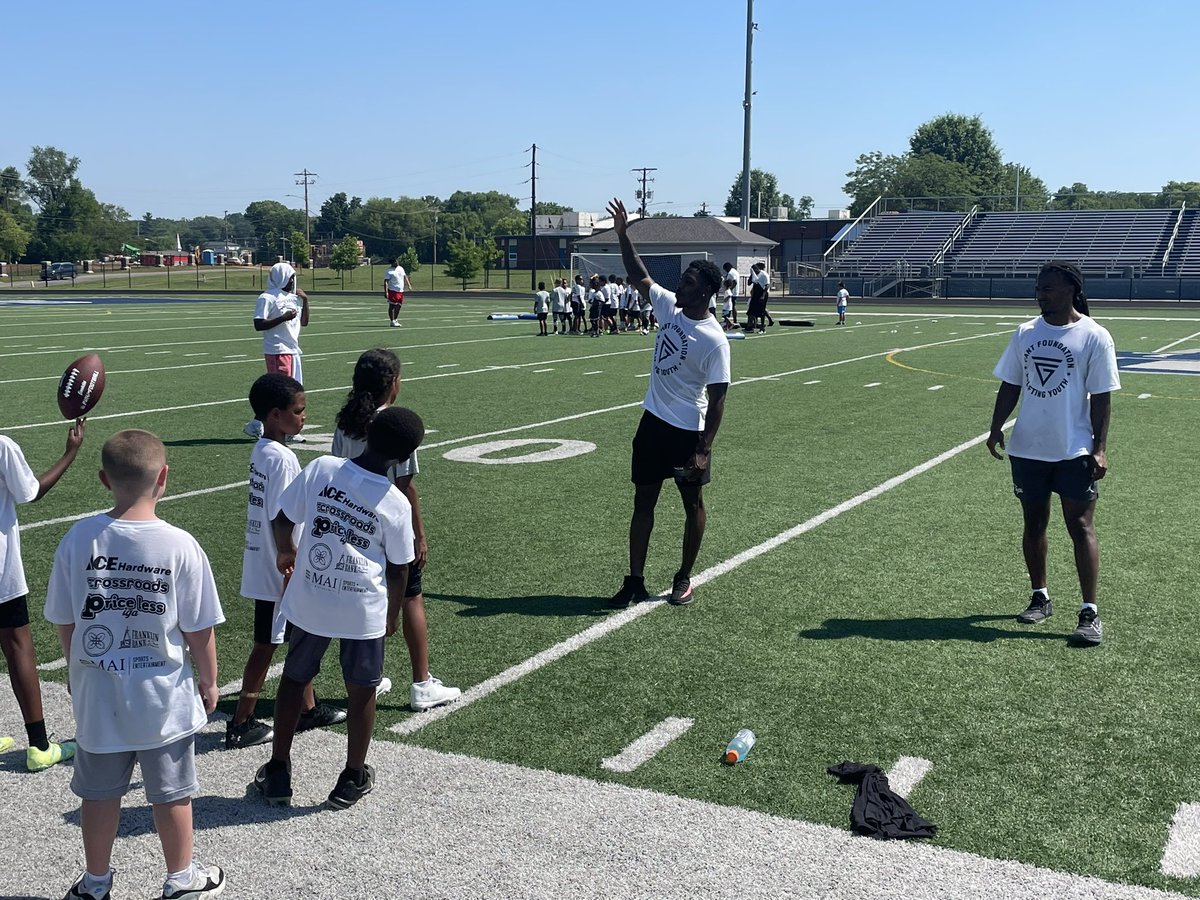 Thank you <a href="/Fant_Foundation/">Fant Foundation</a> for allowing us to come out! We love helping our community especially 2 former Toppers! 
#TogetherStronger | #HilltopperNation #TopsOnTop