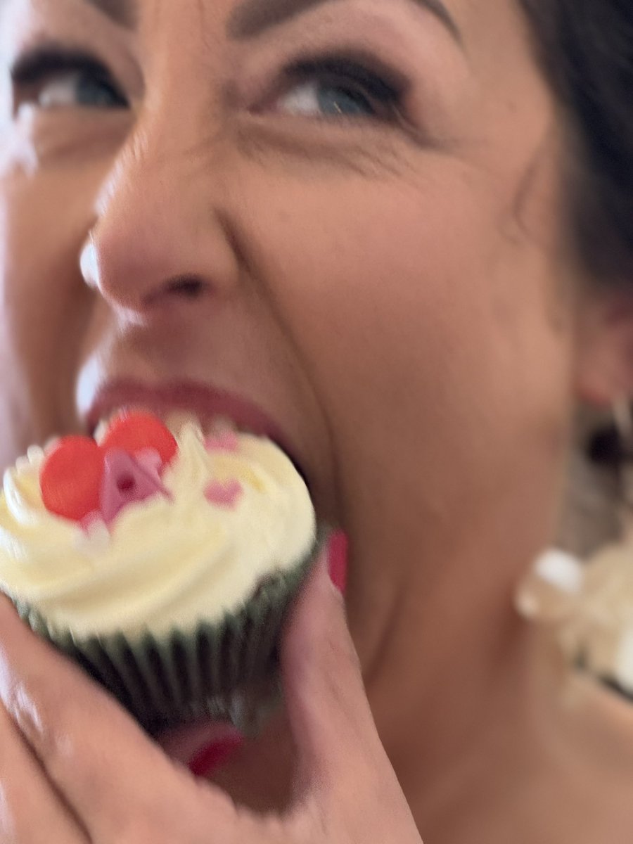 suzPOV's tweet photo. Enjoying @perrigame’s cup cakes and bloody good they were too. #edsfest https://t.co/HjuBgsrq0q