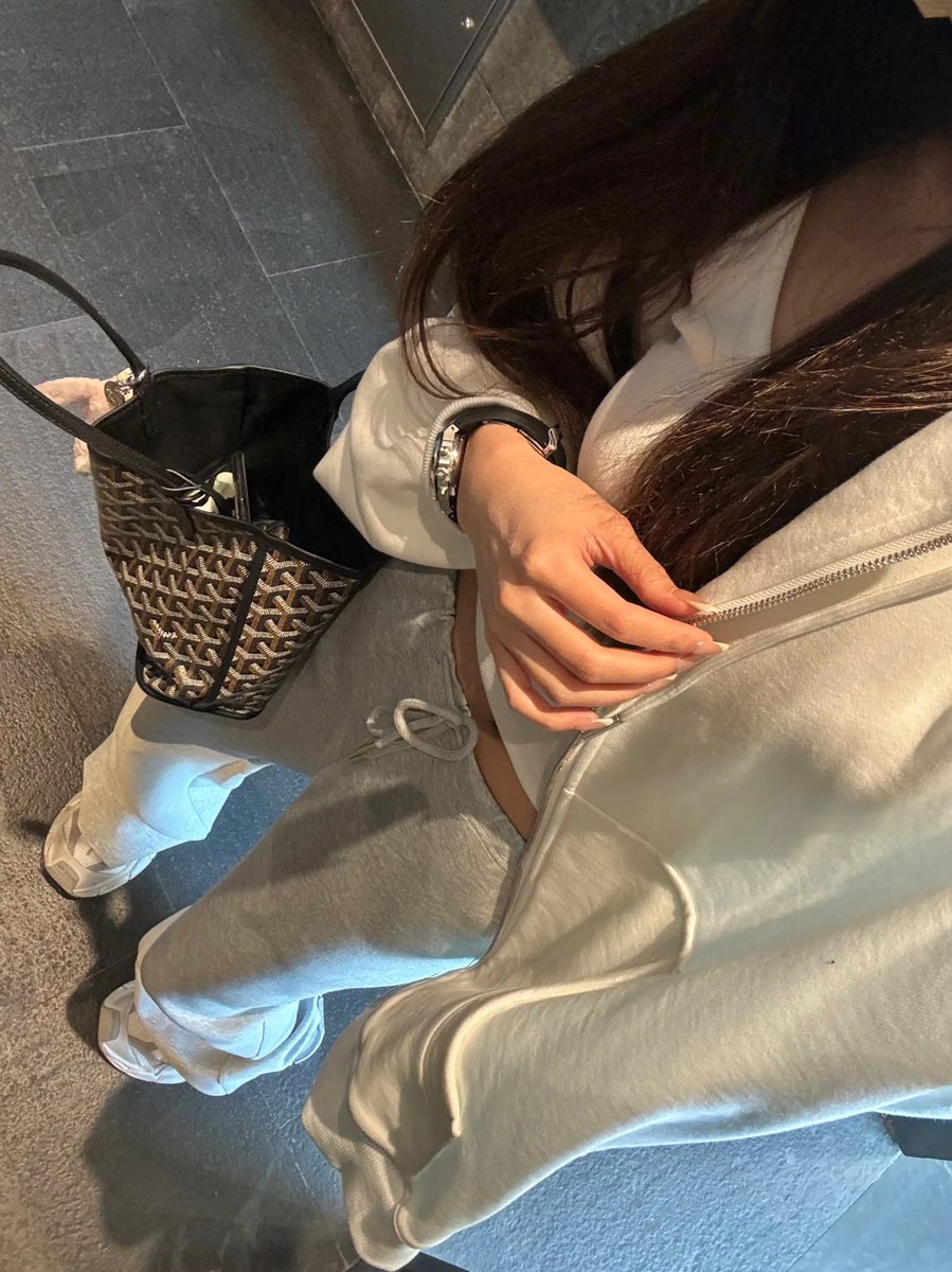 johnxtren's tweet image. OOTD ( 👟 ) with my friend