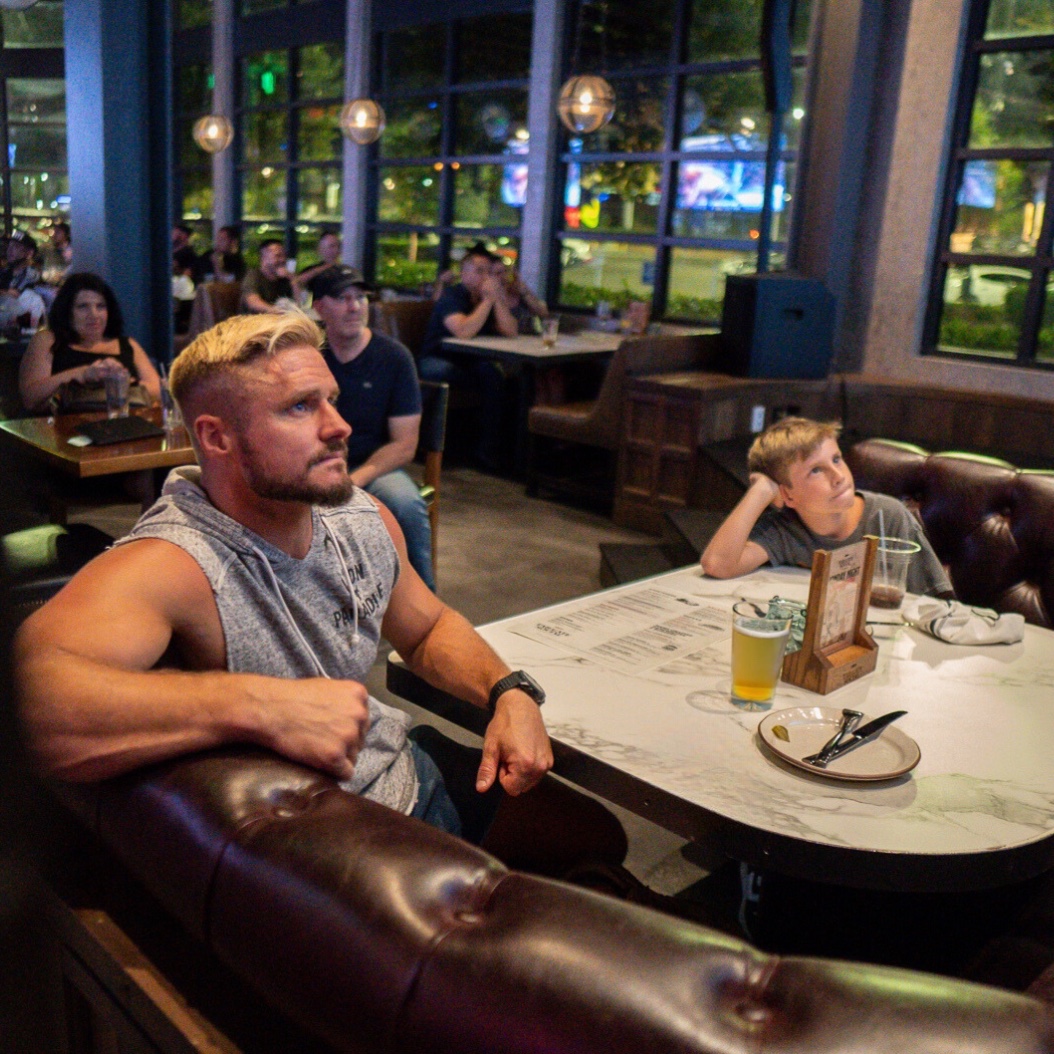 Tailgate_Social's tweet photo. Nothing like watching the biggest moments in sports with Dad! Come by tomorrow for Father's Day to grab a seat, your free draft beer and enjoy the final round of the US Open starting at 12PM! ⛳️ 🍻 https://t.co/V6Pv0ipEBB