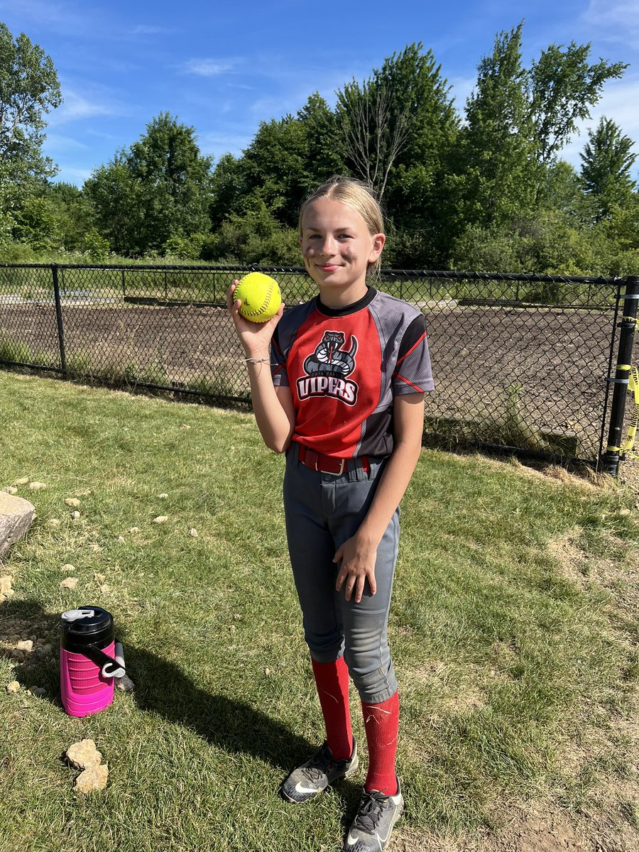 Our 11u Vipers are off to a solid 2-1 record in pool play earning the number two seed on our side of the bracket! Shout out to Harper with an absolute 💣!