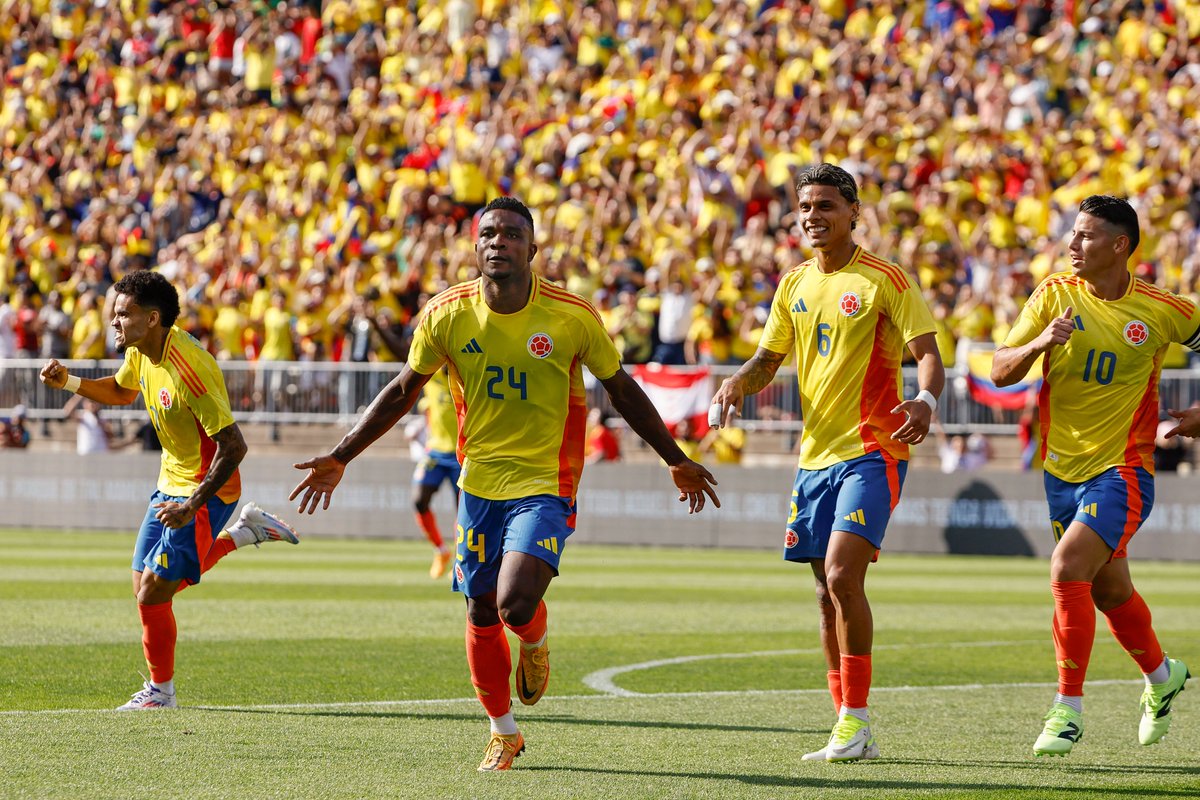 VSportsTM's tweet photo. Colombia 🇨🇴 llegará a la Copa América como la selección con la mejor racha vigente de CONMEBOL: encadena 23 partidos sin caídas, con 18 victorias y 5 empates. Su última derrota fue el 1 de febrero de 2022, ante Argentina, en las Eliminatorias para el Mundial de Qatar. https://t.co/u35BuGBeWb