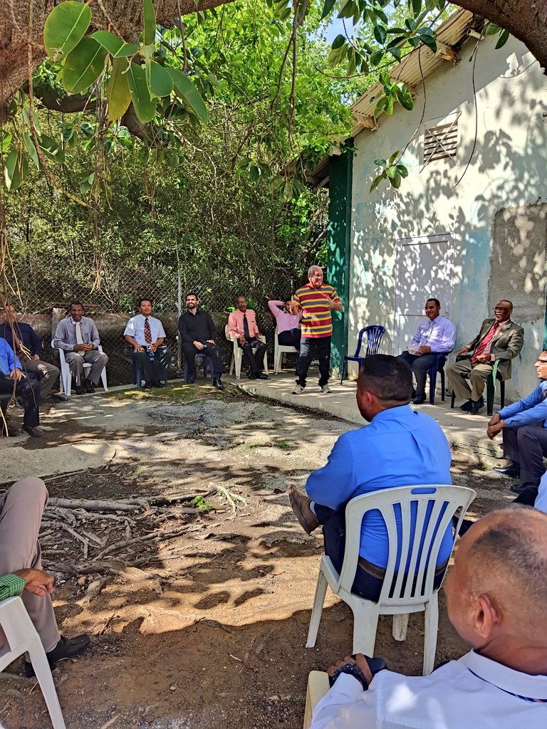 ¡Es la hora de las preguntas! 🤔

Los caballeros y las damas se encuentran separados para responder cada una de sus dudas 💬

#Zona4ConCristoEnLínea
#PasiónMIVENOR