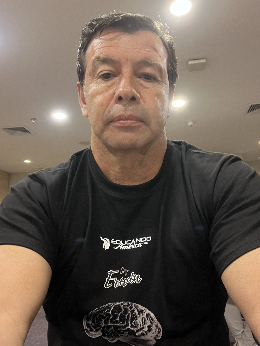 neuroerwin's tweet photo. En equipo, los emprendedores turísticos @neuromotivador #jimmyenbolivia https://t.co/YN8L9M6OsO