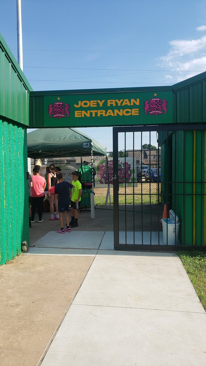 TulsaRoughnecks's tweet image. Just watching what should be a fun match at a facility deemed unworthy of/by the NPSL... the NPSL, mind you... 🦄 🦄 🦄 🦄 
CLUB &amp;gt; league  #TATID #TTID