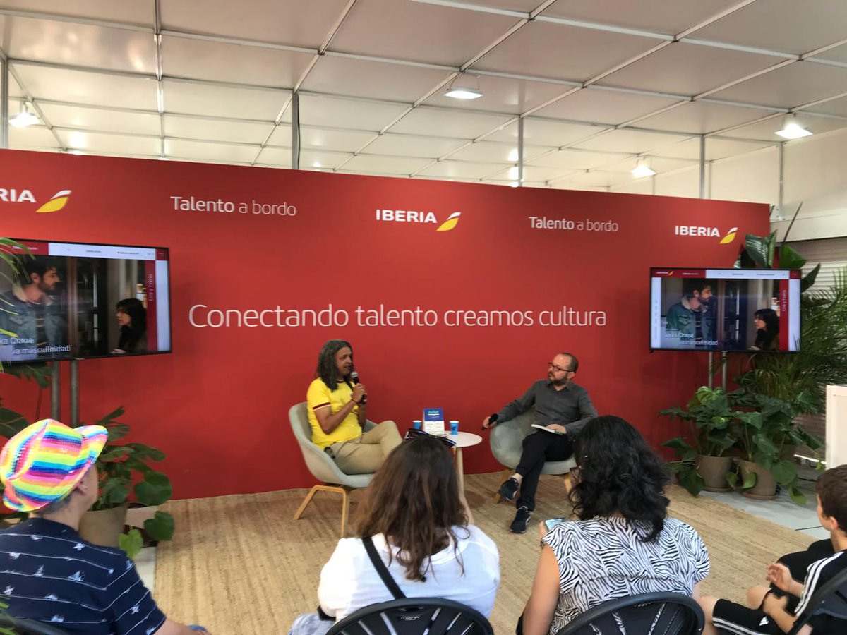 WcGullit's tweet photo. Bonita semana en @FLMadrid , para la presentación de 'Colombia 86'. Gracias a @CaballitoEditor y a todos los que se pasaron por la caseta. Igualmente, agradecer a @martingomez78, por acompañarme en el acto, de Talento a bordo, de @Iberia . https://t.co/V2svgAZSbs