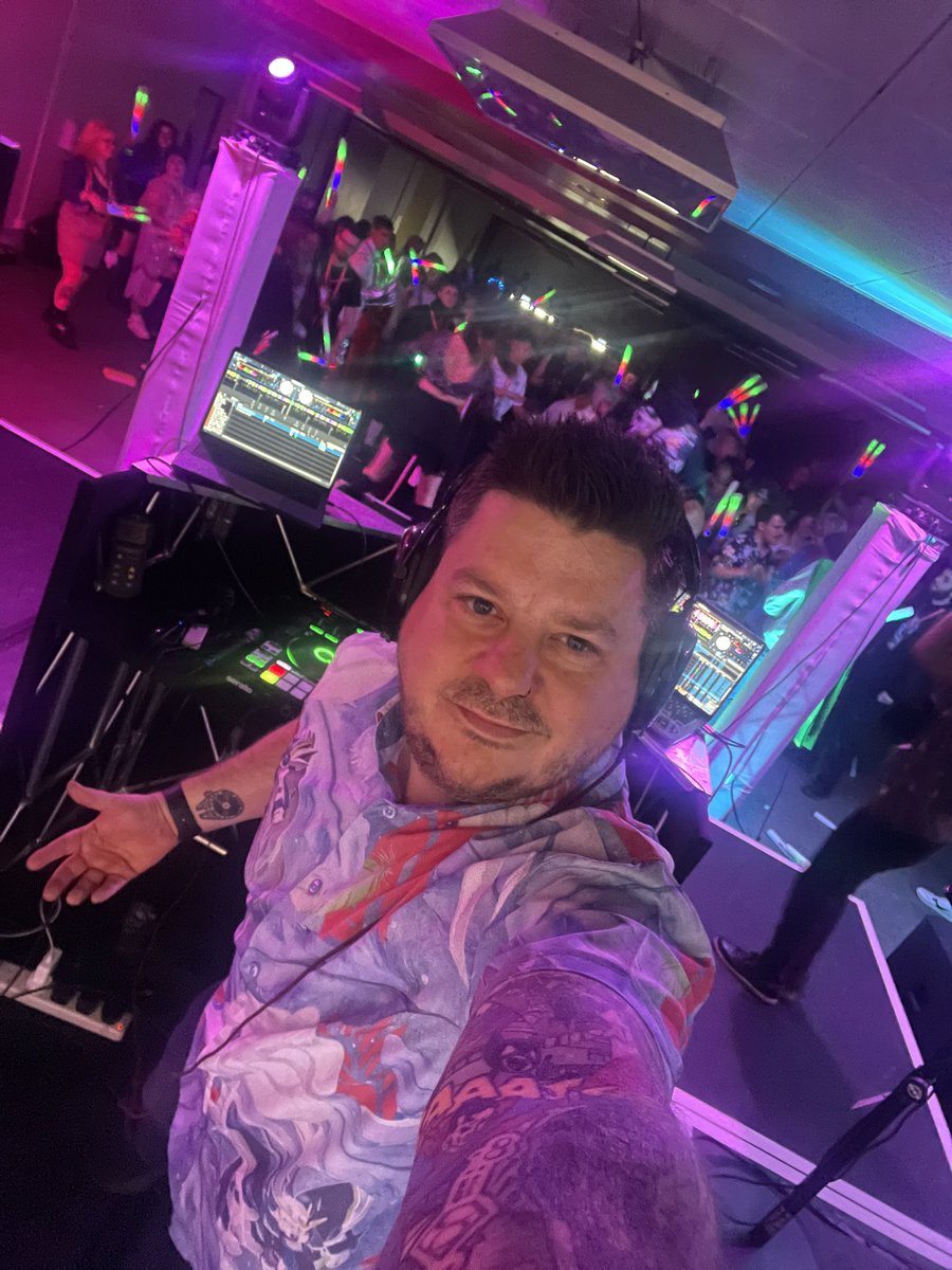 Level Up Leroy / The comic con DJ tweet media