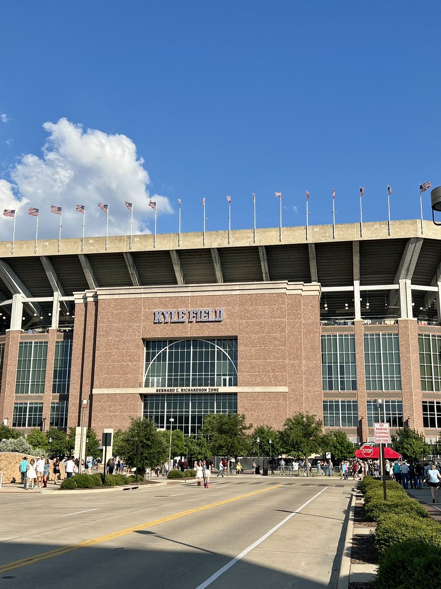 BJSymons's tweet photo. Last time I was in this stadium Wes Welker went 88 yards to the house and everybody went home sad https://t.co/OLIpYk8Nce