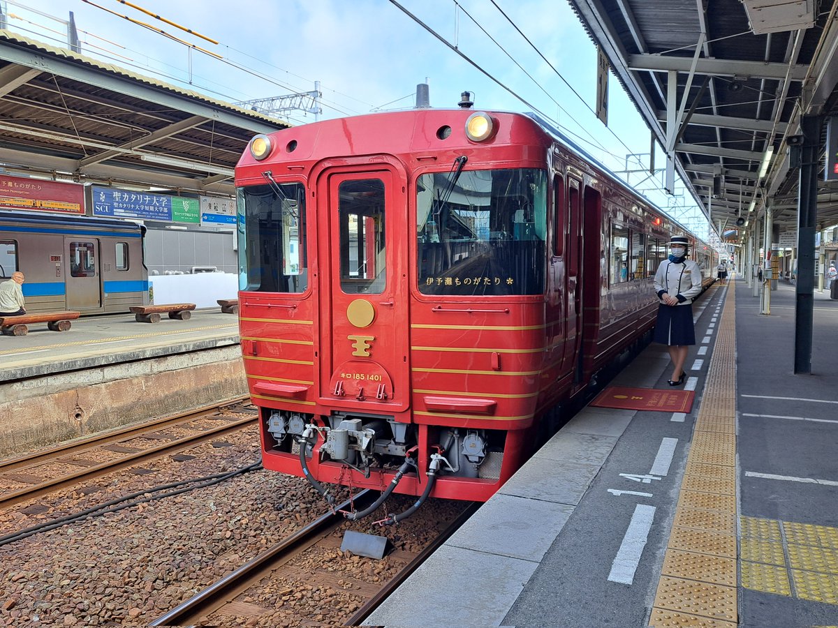 Ylimitedexpress's tweet photo. 伊予灘ものがたり乗車です https://t.co/gxpRfjCUYu
