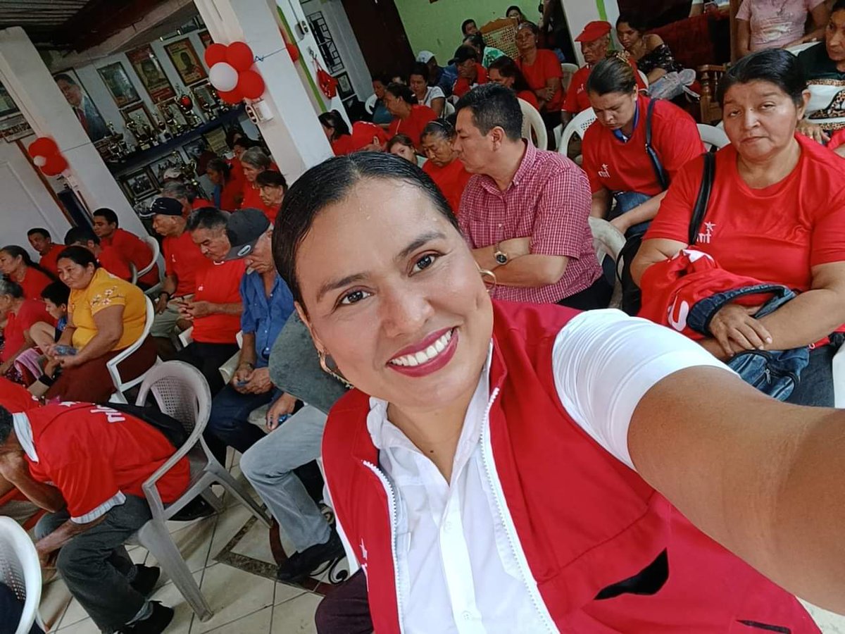 marlenifunes_sv's tweet image. Campaña interna, @ChinoFloressv y Marleni Funes con el voto de los afiliados a ganar la secretaria general del #FMLN