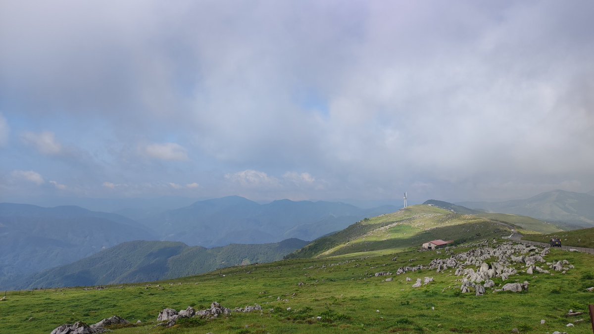 Wsg2xOytz2Q4rJj's tweet image. 今この景色見ながらHELLO NEW DAY聞いてる♫最高かよ
#リトグリ
#HELLONEWDAY
#四国カルスト