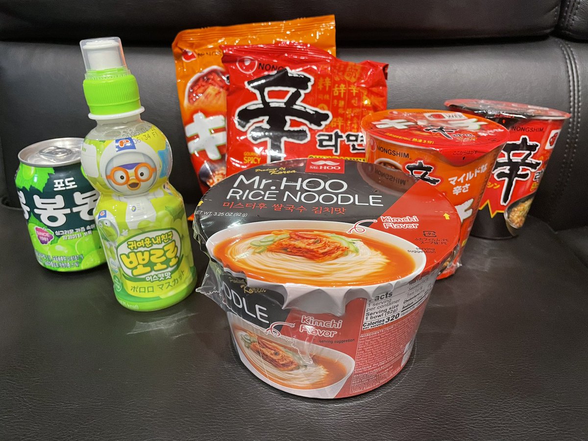 h_ta_e_hi_na's tweet photo. nssignを感じたくて
新大久保へ。
ヒウォンが食べたという
10円パン食べてみたり
(お店は違うけど…)
ハンジュンが飲んでたポロロジュース
買ってみたり、辛いもの沢山🛍️
食べることは1番の活力💪
エンサも現地で
美味しいもの沢山食べられてると
いいなぁ
#nssign #SOBOONG https://t.co/hQQ62Dsh27