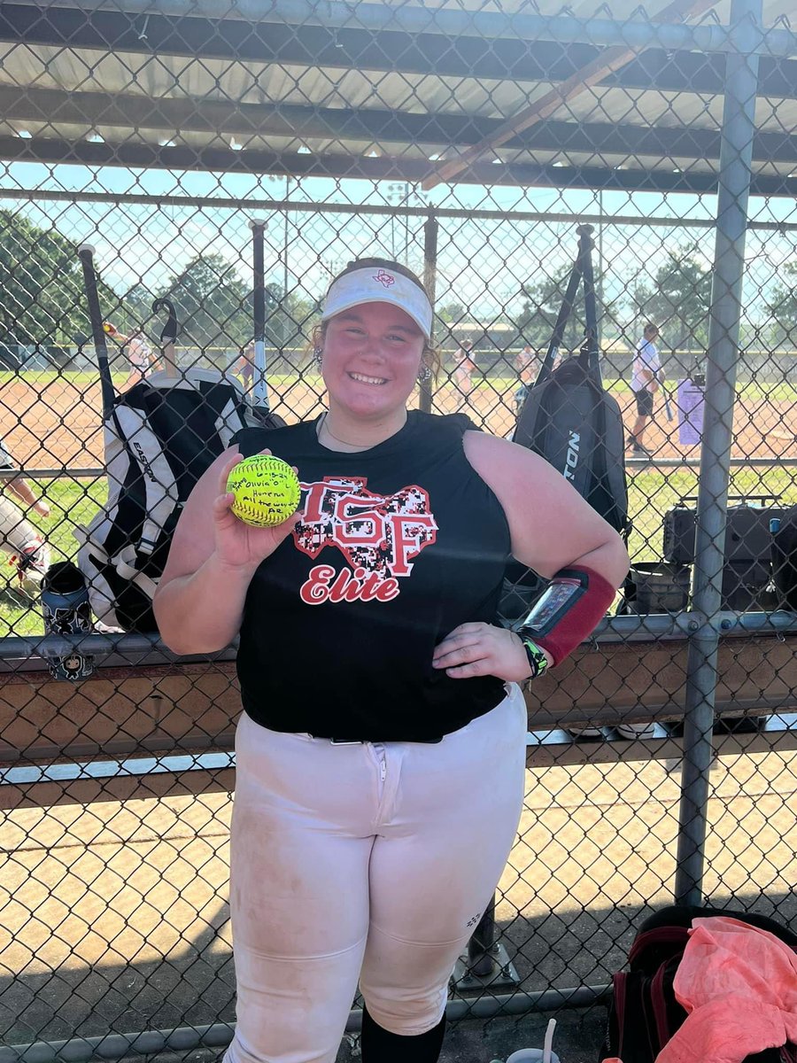 OliviaLanham5's tweet photo. Had a great first fay back on the fields ! Ended today off undefeated 

Finished today off with an oppo 💣

@CRCPioneerSB @HtxGold https://t.co/MT7259DgUv