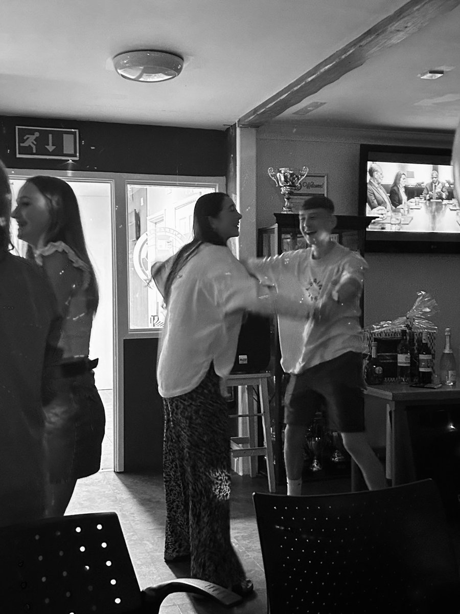 Miss M Thomas tweet media