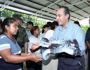 Me encanta cuando empiezan a hablar del FONDEN, porque se puede empezar a publicar las porquerías que daba <a href="/FelipeCalderon/">Felipe Calderón 🇲🇽🇺🇦</a>