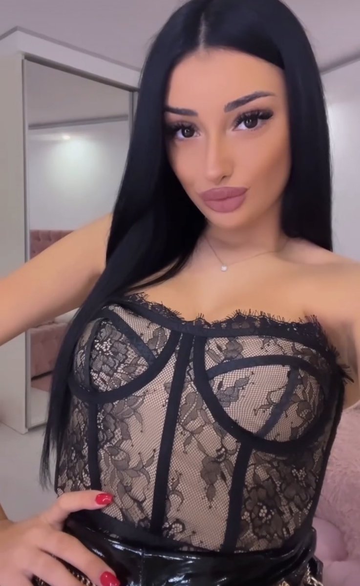 deizi23's tweet photo. it would be your honor to serve a princess like me 👸🏻

findom finsub paypig brat beta cuck cashcow whalesub sissy sugar daddy humanATM https://t.co/XMQz6RX0ac