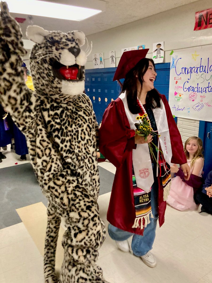 EPS_LowellES's tweet photo. We had so much fun during Thursday's Grad Walk celebrating graduating 2024 seniors who attended Lowell. Our fifth-graders followed the seniors' line to be honored by our school community as they finish elementary school! @EPS_Region1 @EverettSchools https://t.co/Hxu0PNsXmp