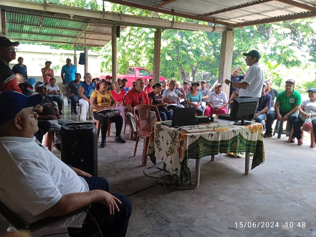 #15JUN24 | Jornada simultánea de inducción a testigos que AD aportará al padrón unitario de las parroquias San Simon, Boquerón y Alto de Los Godos. Contando con una gran cantidad de voluntarios defensores de la democracia.
¡Edmundo González Presidente!
#AdecosConEdmundo