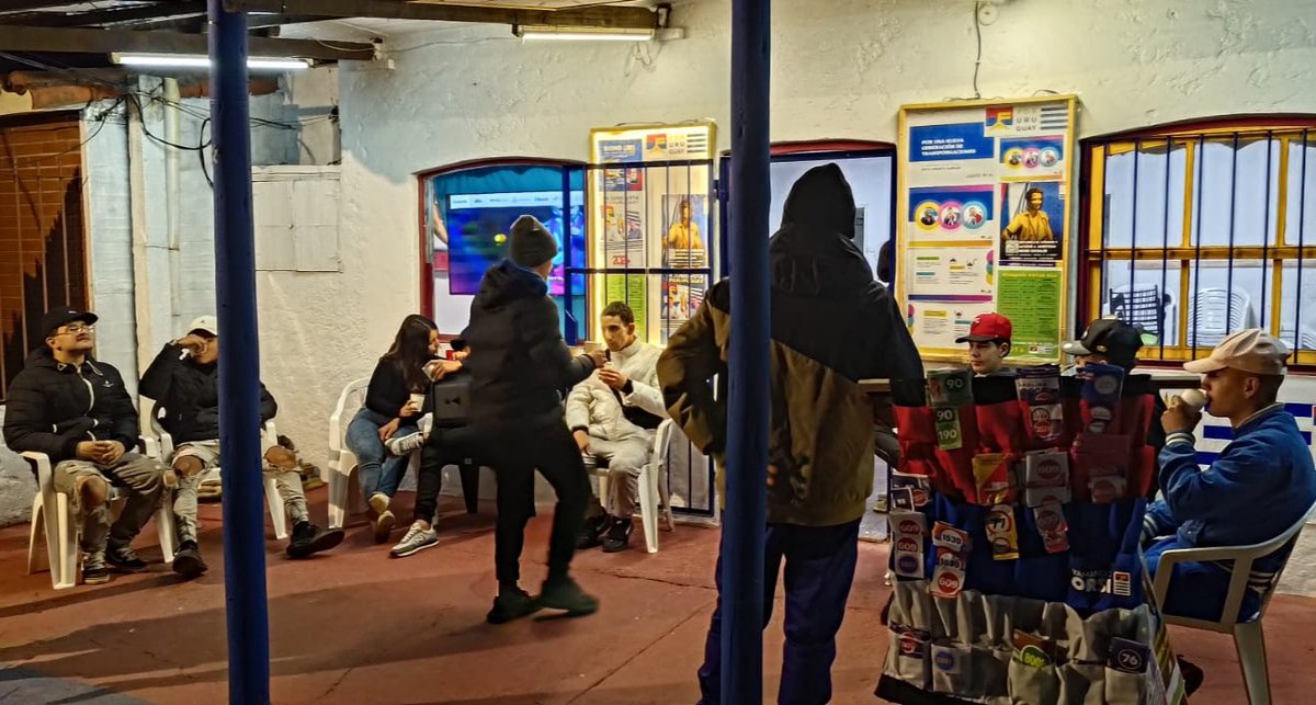 CteMondello's tweet photo. Movida joven en nuestro Comité 

🫂 JUNTATE a la esperanza
El 30 de junio votá @Frente_Amplio 🔴🔵⚪🌄

Pedí tu lista conectando al 
📲099 002 806 https://t.co/L3i3UbvapQ