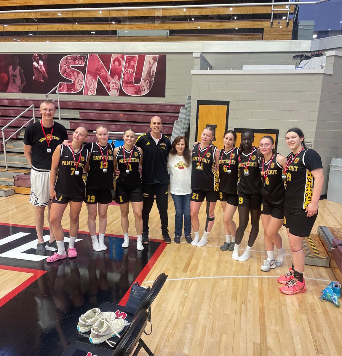 lmgibson12's tweet photo. Thanks @SNUwbb and @SNUAthletics for a great 3 days of basketball at this years #elitecamp. #tiredboss https://t.co/VEPcs03w8G