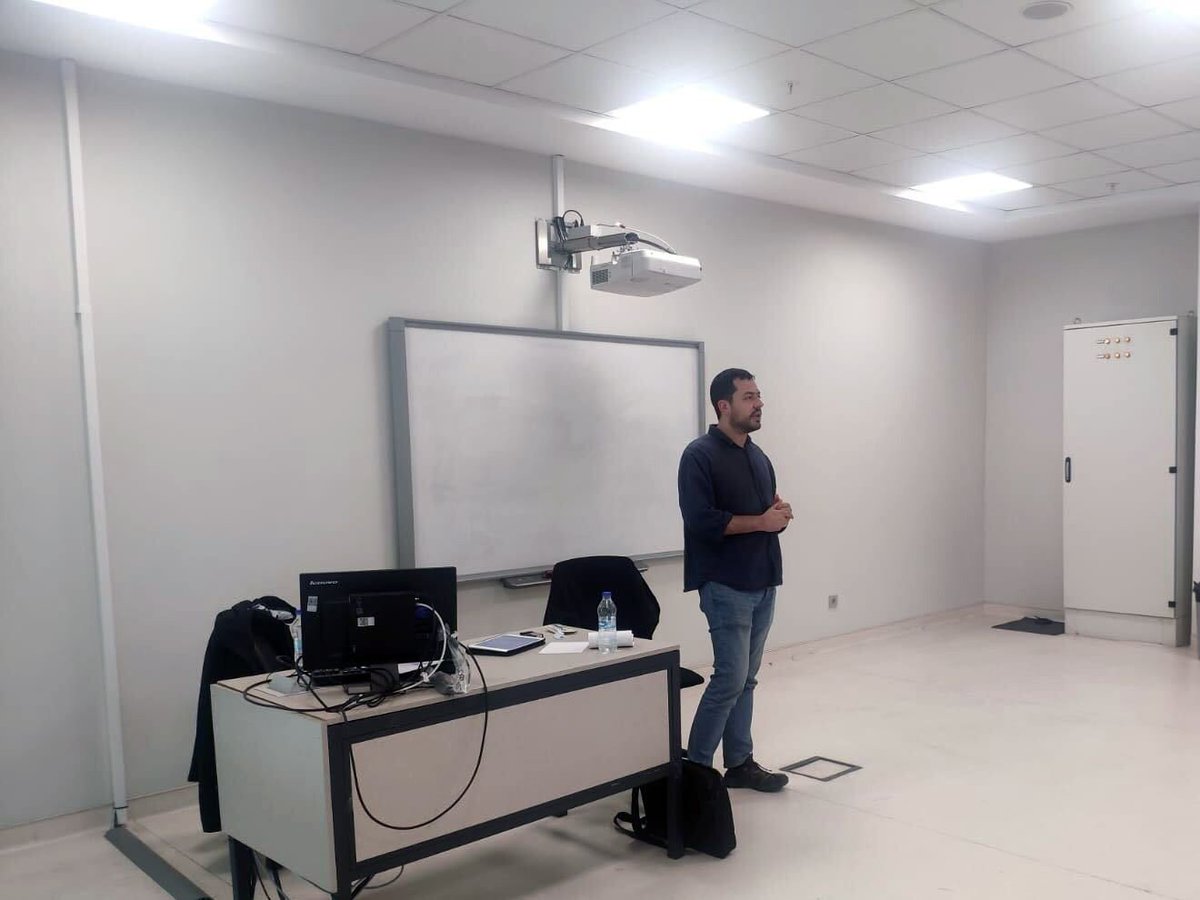 AlbatrosKoop's tweet photo. 📝 Kooperatifimizin çalışan ortaklarından yazılımcı Ahmet Gire Haliç Üniversitesi'nde bilgisayar teknolojilerinin ekonomi politiği üzerine bir paylaşım gerçekleştirdi. Marksist ekonomi penceresinden konuyla ilgili aktarım yaptı.

#Aktarım #EkonomiPolitikası https://t.co/5kC9Dg7zKn