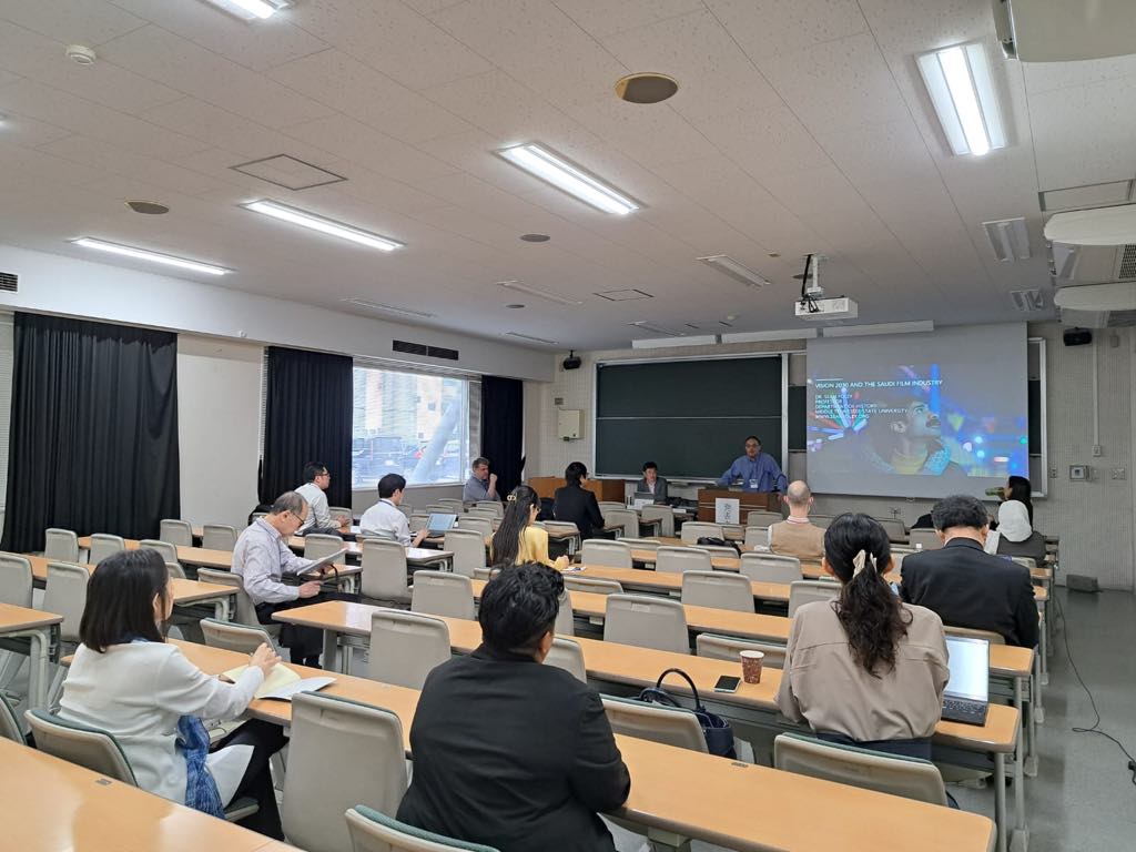 foleyse's tweet photo. Thinking of a terrific Sunday last month where I joined @MBGray27 and Namie Tsujigami to talk about film, gender, and perfume in the the Gulf at the 40th annual conference of the Japanese Middle East Studies Association. Arigato Manami Goto for taking great pictures of my talk! https://t.co/92iAx5rEg6